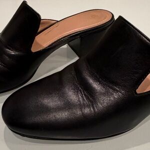 Lewit Black Leather Mules